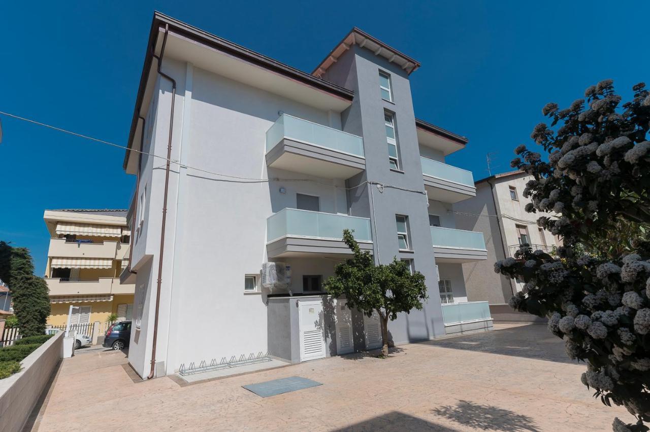 Pineta Del Mare Bed & Breakfast Alba Adriatica Exterior photo
